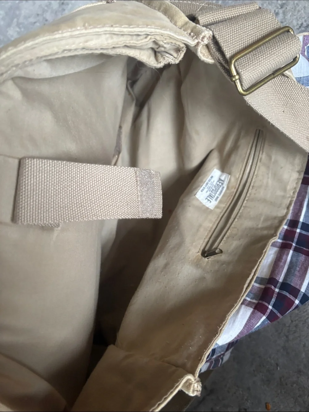 Aeropostale classic messenger